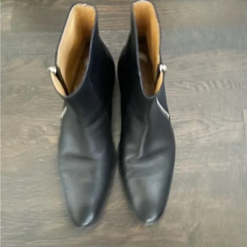 Looking at a pair of dress boots by Hermes size 44 11 Italy